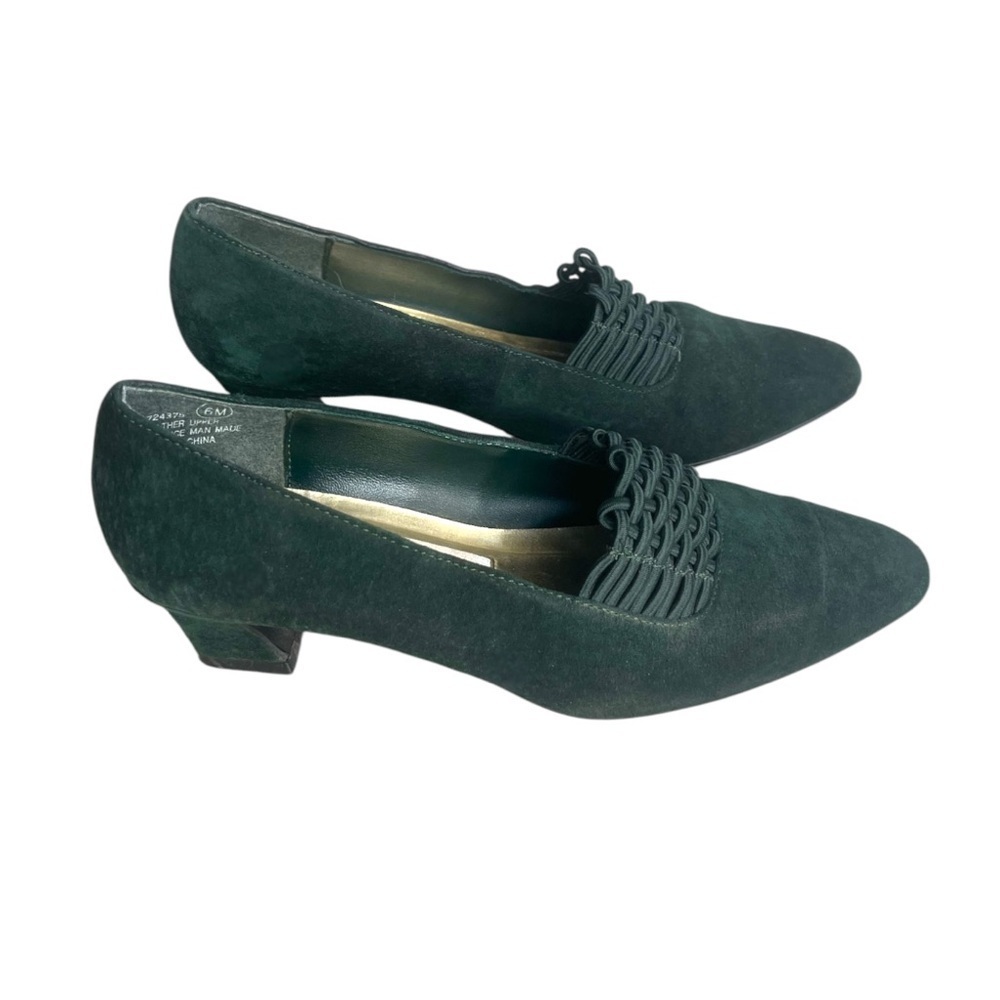 Vintage Mootsies Tootsies Emerald Green Suede Loafers | low heel pumps